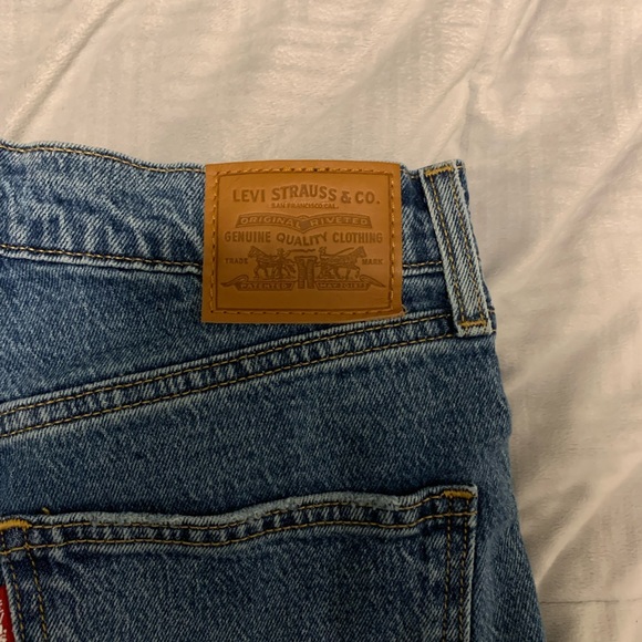 Levi women jeans apple bottom - Picture 2 of 4